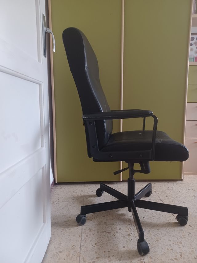 Sillón de dirección negro