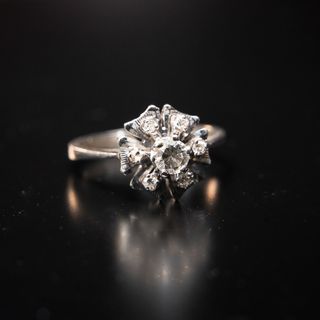 Anillo "Flor" con Brillantes