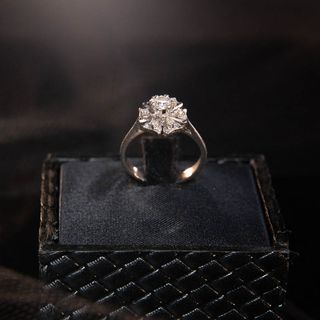 Anillo "Flor" con Brillantes