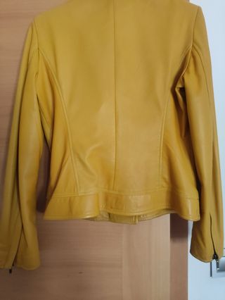 Cazadora de cuero amarillo huevo