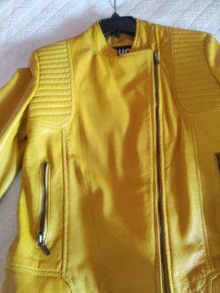 Cazadora de cuero amarillo huevo
