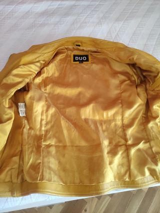 Cazadora de cuero amarillo huevo