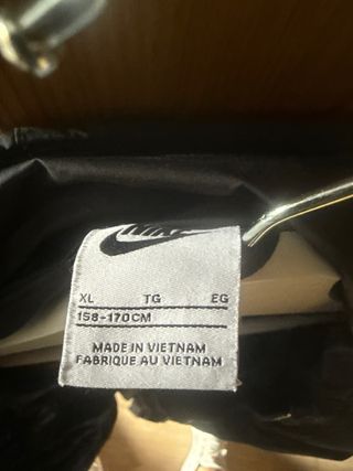 Abrigo plumas Nike negro