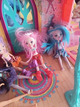 Casa Enchantimals con muñecas