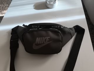Riñonera Nike Negra