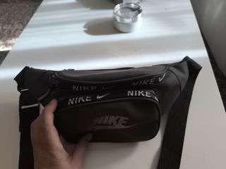 Riñonera Nike Negra