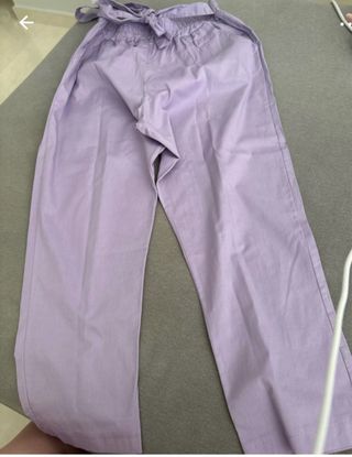 Pantaloni viola con fiocco
