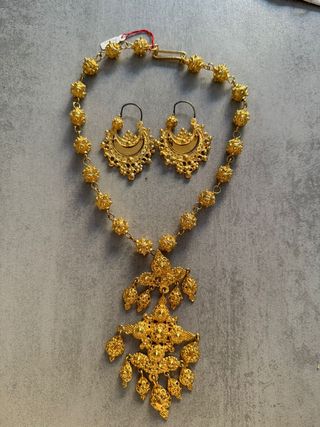 Pendientes chapado en oro estilo antiguo
