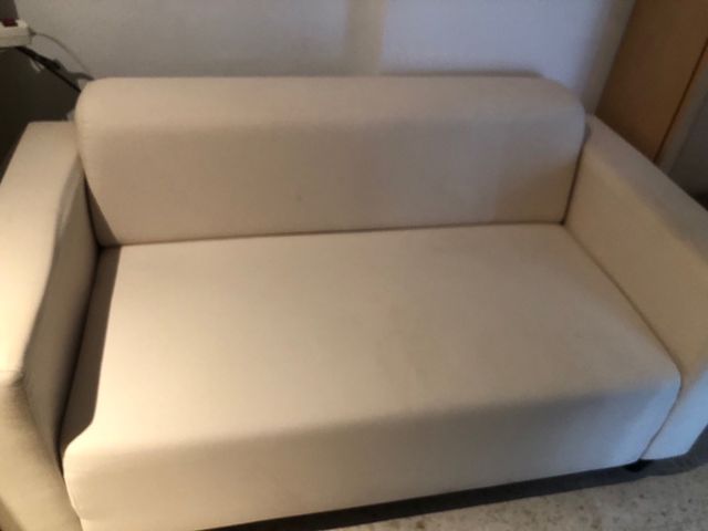 Sofá beige 2 plazas como nuevo