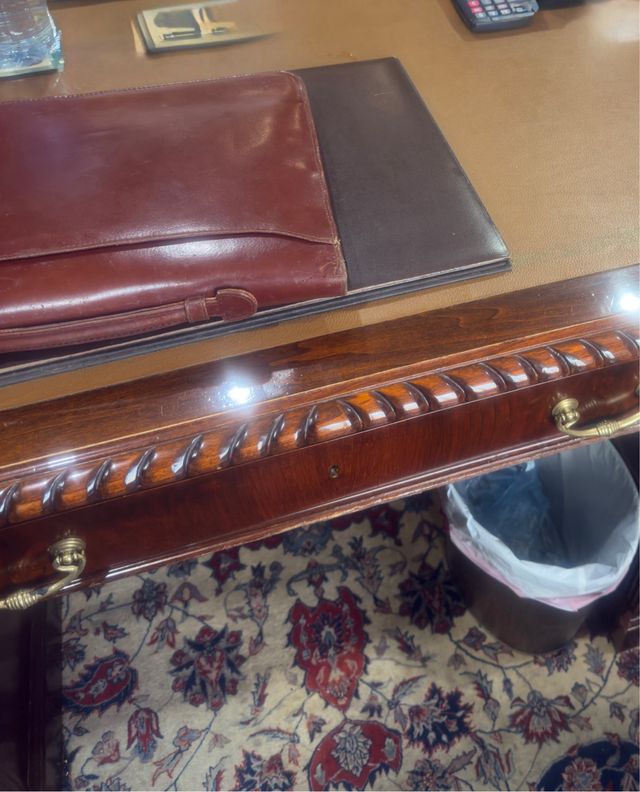 Scrivania originale vintage in ciliegio con poltrone