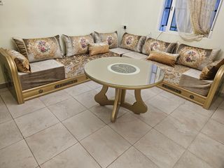Sofá modular y mesa de centro