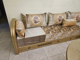 Sofá modular y mesa de centro