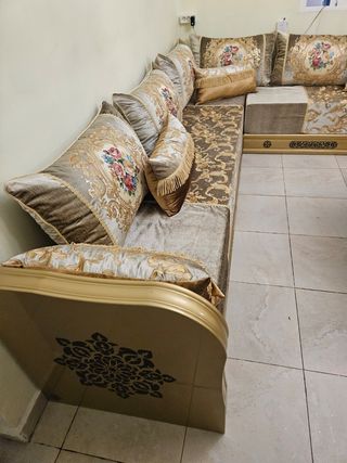 Sofá modular y mesa de centro