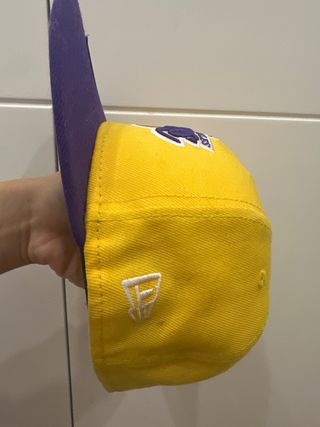 Gorra New Era Lakers Morado/Amarillo Talla 7