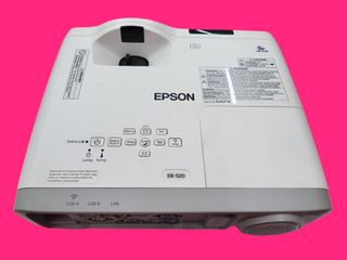 PROYECTOR EPSON EB-520 BLANCO CON MANDO