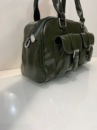 Borsetta a tracolla verde con tasche