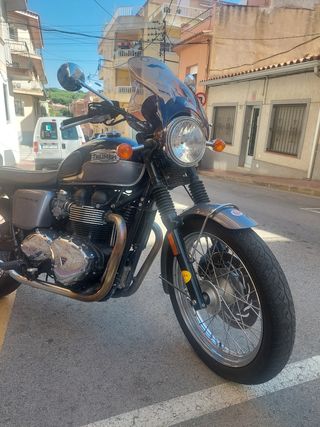 Triumph Bonneville T100