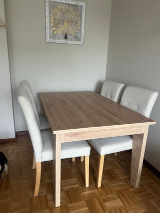 Mesa comedor y 4 sillas madera y tela