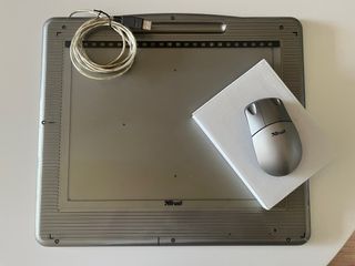 Tablet Gráfica Trust 30x22 cm Plata