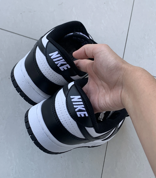 Níke D݉únk L݉ow en blanco y negro talla 39