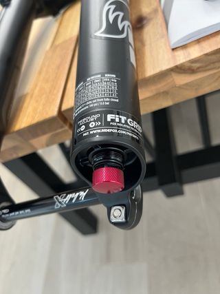 Horquilla FOX 38 performance 29” 
E-Bike 170mm