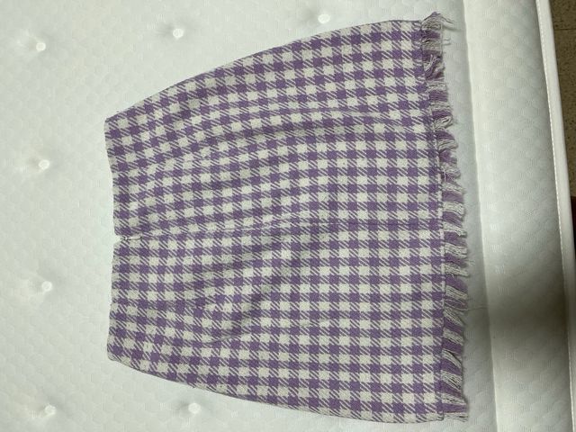 Falda a cuadros morada y blanca Stradivarius