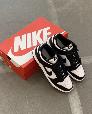 Níke D݉únk L݉ow Negro y Blanco Talla 41