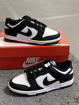 Níke D݉únk L݉ow Negro y Blanco Talla 41