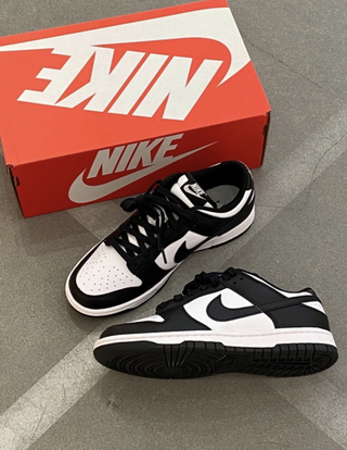 Níke D݉únk L݉ow Negro y Blanco Talla 41