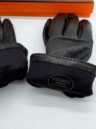 Guantes de Piel Hermes Negros con Logo Dorado