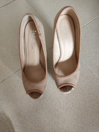 Zapatos de cuña beige