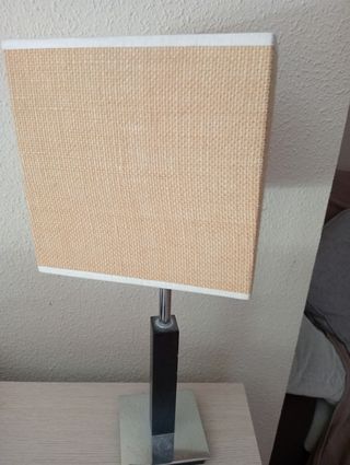 Lámpara de mesa moderna beige y negra