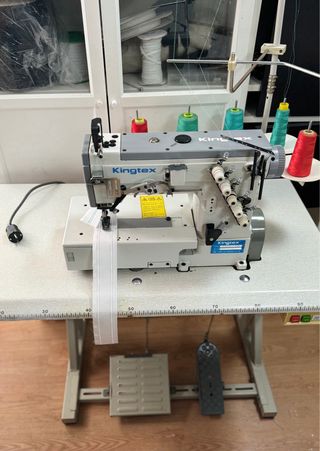 Máquina de coser industrial recubridora