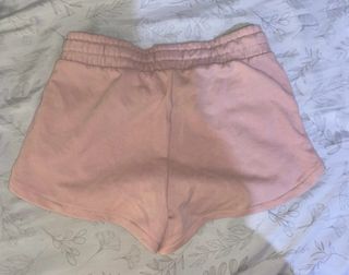 Pantalón corto deportivo rosa con flamencos