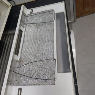 Campana extractora de cocina blanca