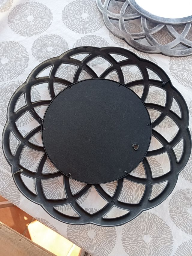 Dos Espejos Decorativos Plateados