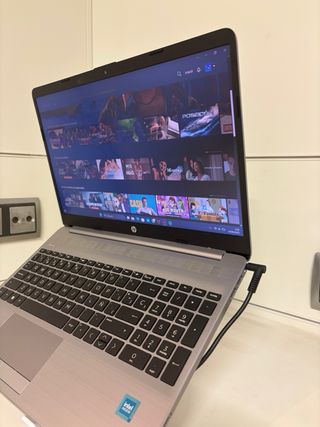 HP Laptop Gris