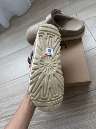 UGG Goldenstar Zuecos arena