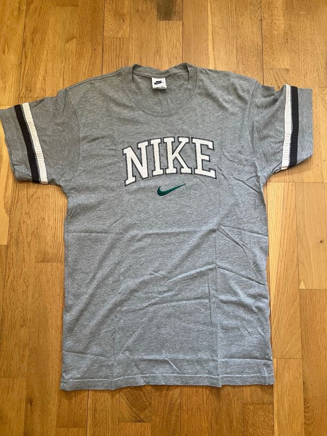Camiseta Nike Gris
