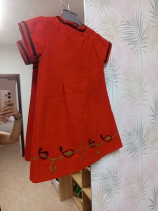 Vestido de paño rojo manga corta