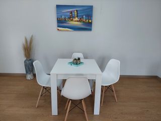 !!NUEVA!!Mesa blanca con 4 sillas