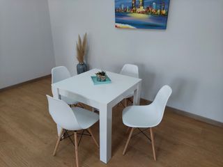 !!NUEVA!!Mesa blanca con 4 sillas