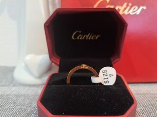Anillo dorado estilo Love 