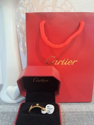 Anillo dorado estilo Love 