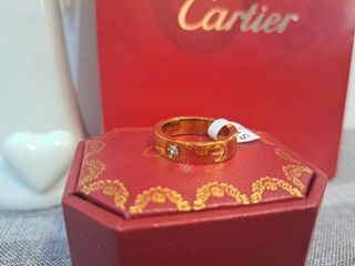 Anillo dorado estilo Love 