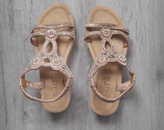 Sandalias Maira Doradas con Pedrería