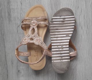 Sandalias Maira Doradas con Pedrería