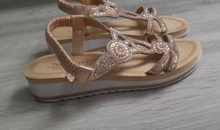 Sandalias Maira Doradas con Pedrería