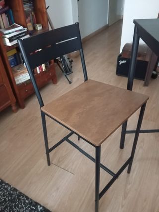 Mesa alta y 2 taburetes estilo industrial