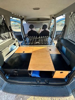 kit Mueble Camper (cama, cajones, mesa y asientos)